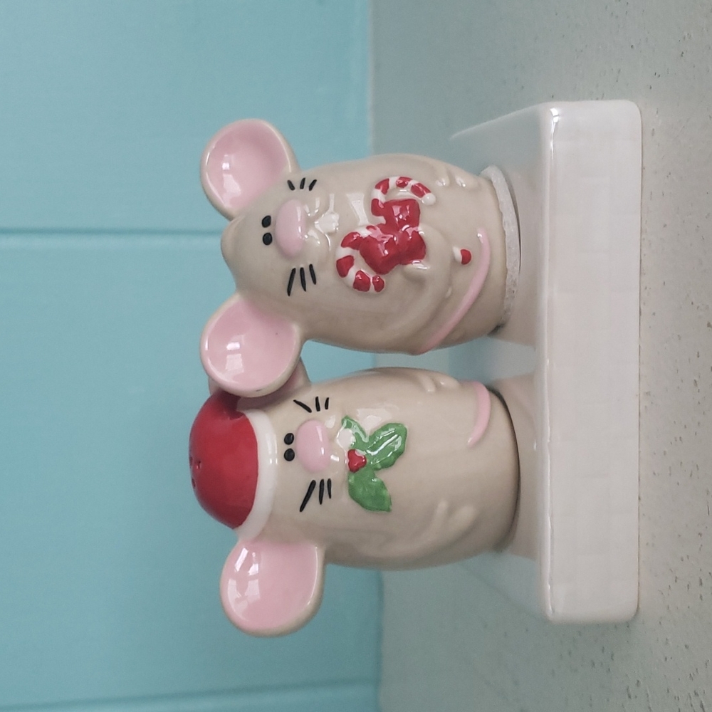 NIB Russ Berrie Mouse Salt & Pepper Shakers